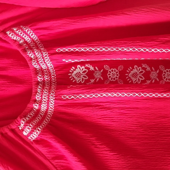 Short sleeve top with embroidery on sleeve and front red/white - Picture 3 of 7